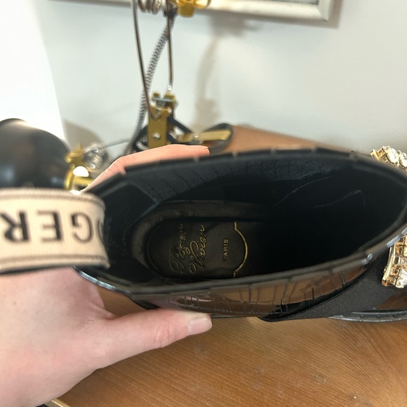 Roger Vivier black patent leather chelsea boots with crystal embellishment - Picture 7 of 7